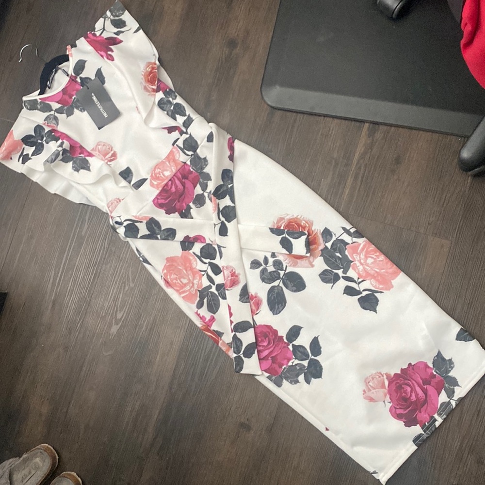 PrettyLittleThing dress. Size US4. Never worn with tags.